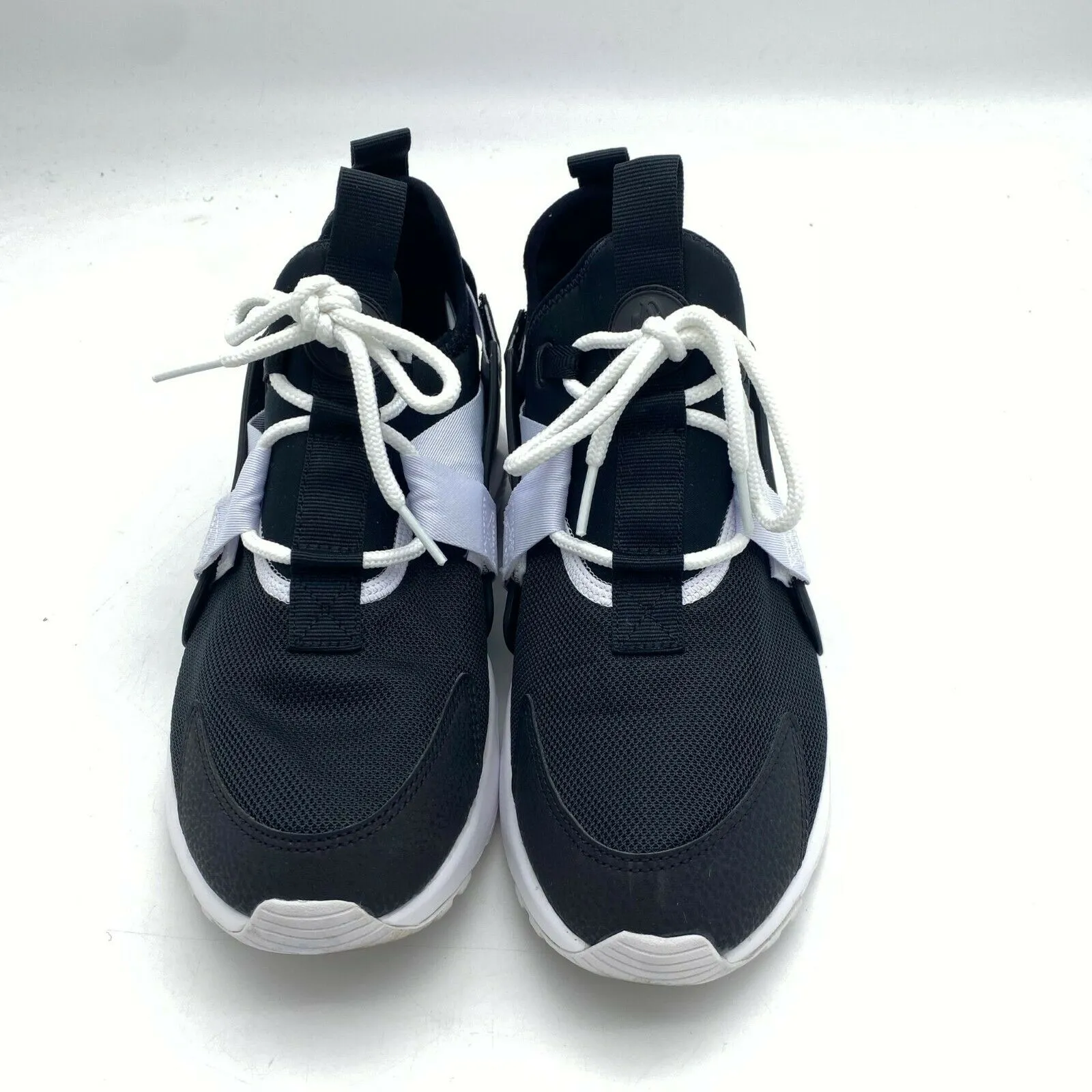 Nike Air Huarache City Low Black White Sneakers Women's Size 8.5